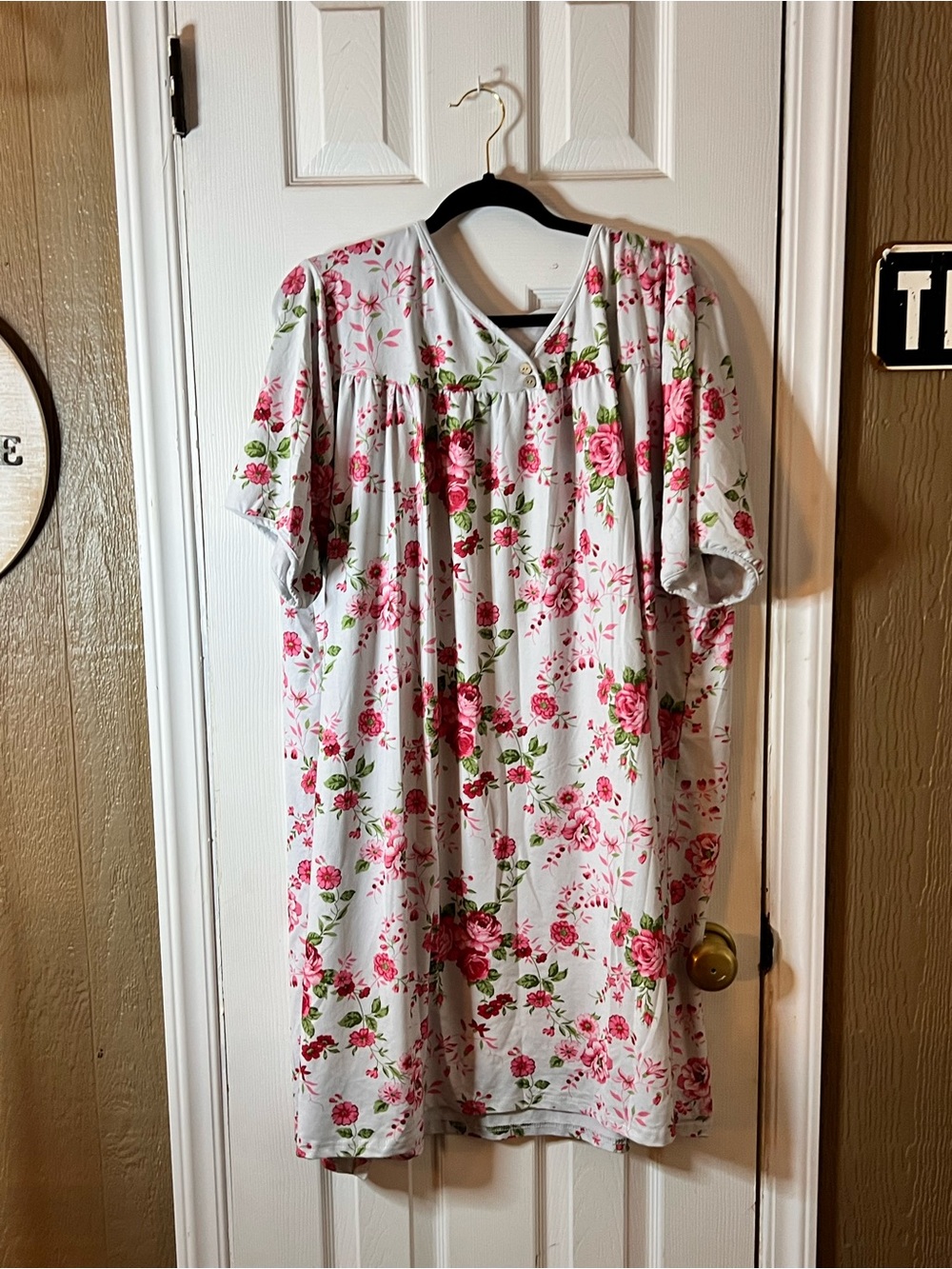Liokac Women Floral Nightgown in White with Pink Flowers (hospital type)